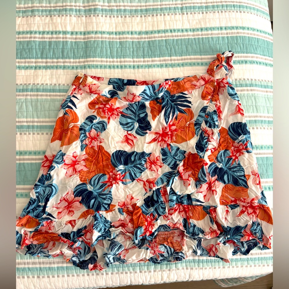 Roxy side zip mini skirt size L